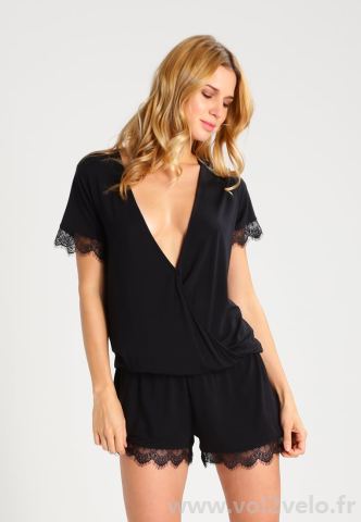 Pyjama cache coeur femme