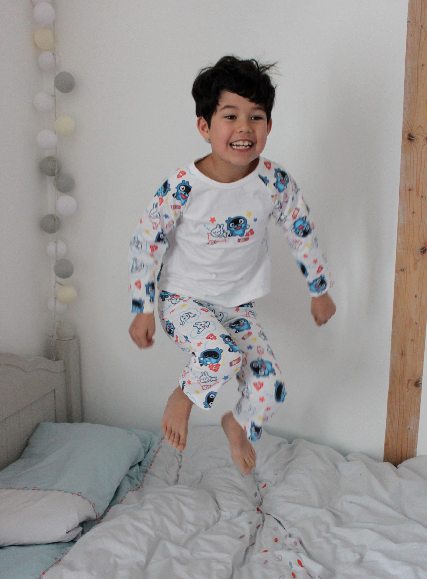 Enfant met son pyjama