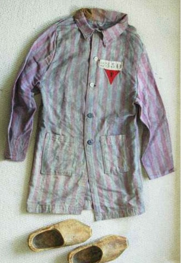 Auschwitz pyjama