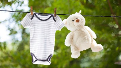 Enfiler pyjama bébé