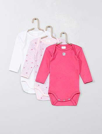 Faut il mettre un body sous le pyjama de bébé
