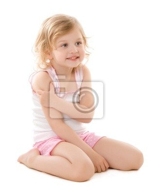 Petite fille en pyjama